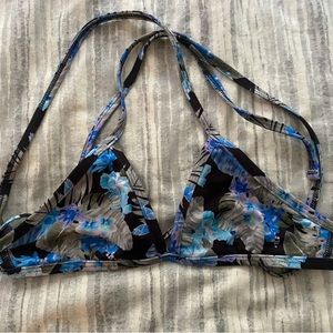 Jolyn Clothing Triangle Top!